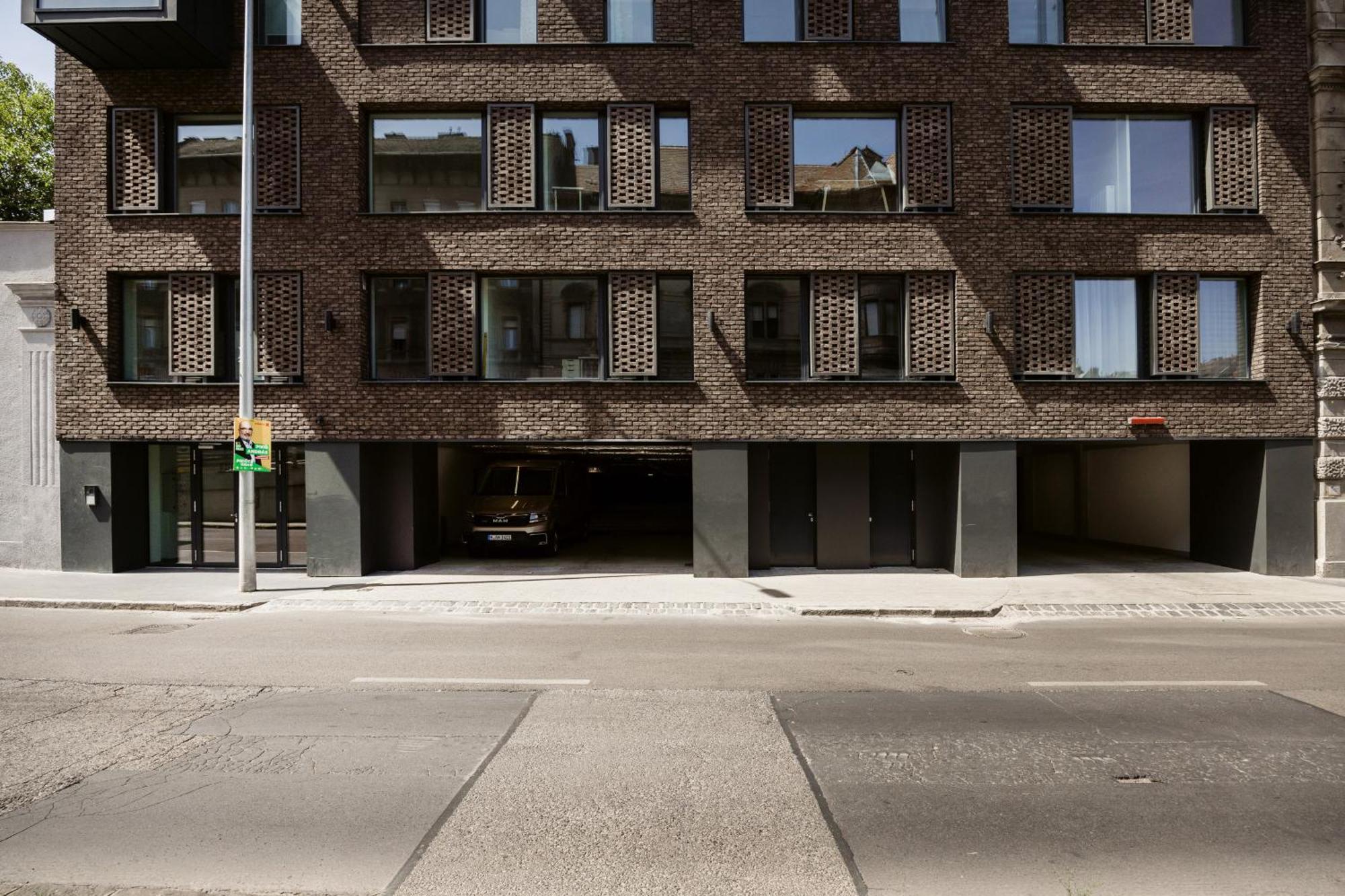 Sleek Apartment With Balcony And Parking — Fotók 2