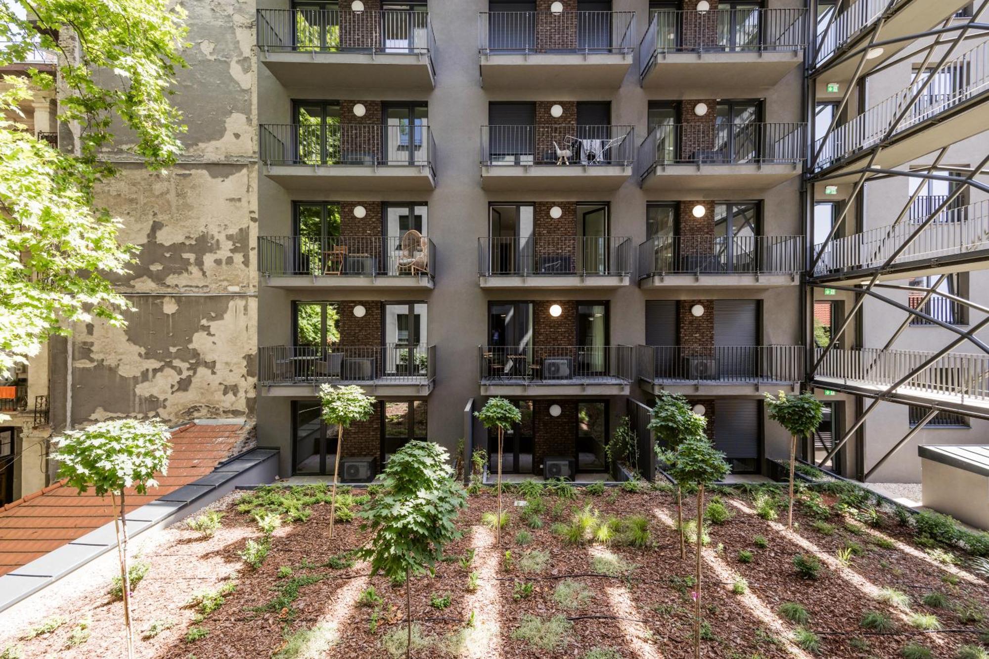 Sleek Apartment With Balcony And Parking — Fotók 1